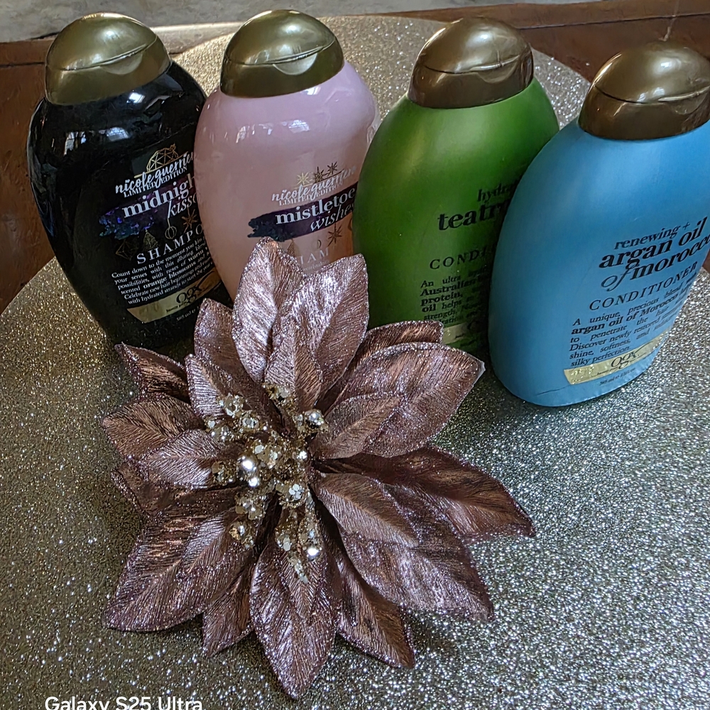 Assorted Shampoo and Conditioner Set - Black, Pink, Green, Blue